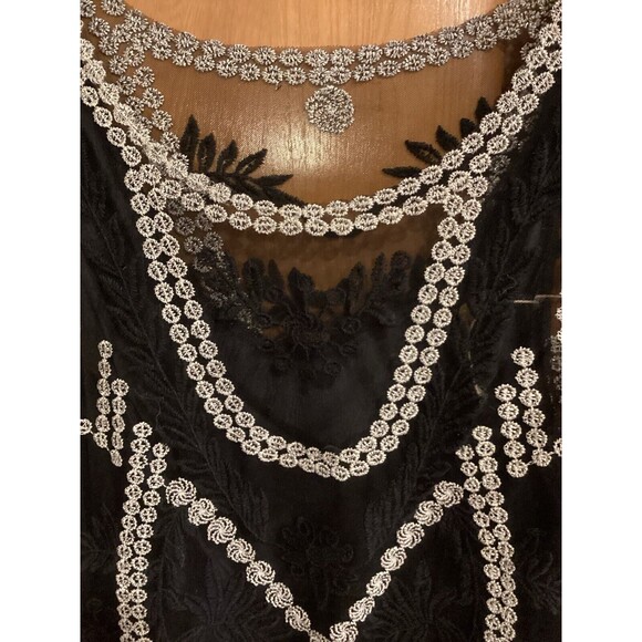 Sheer Top Women’s Black White Embroidered 3/4 Sleeve Blouse Sz M - Picture 3 of 6